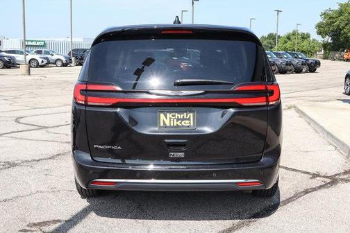 2023 Chrysler Pacifica Touring-L