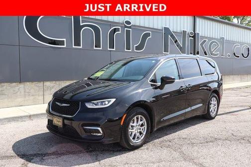 2023 Chrysler Pacifica Touring-L