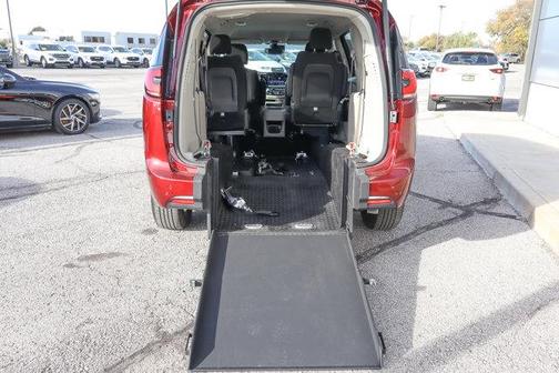 2021 Chrysler Pacifica Touring