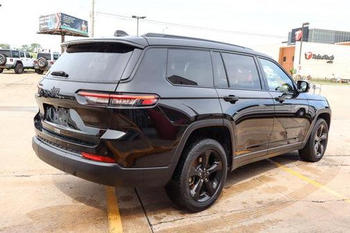 2022 Jeep Grand Cherokee L Laredo