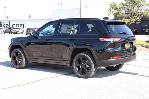 2025 Jeep Grand Cherokee Laredo