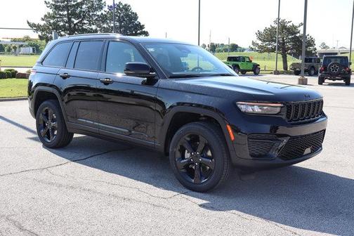 2025 Jeep Grand Cherokee Laredo