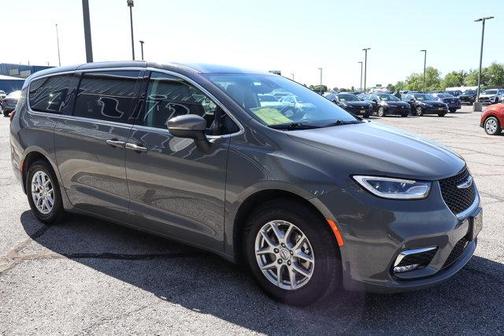 2023 Chrysler Pacifica Touring-L