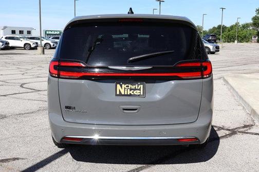 2023 Chrysler Pacifica Touring-L