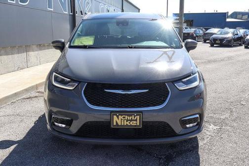 2023 Chrysler Pacifica Touring-L