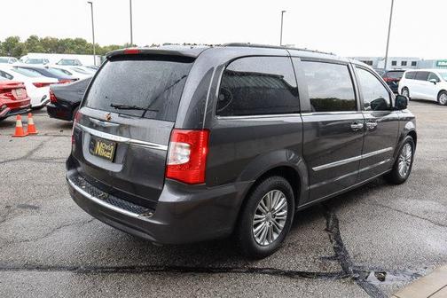 2015 Chrysler Town & Country Touring-L
