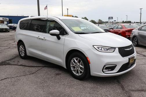 2023 Chrysler Pacifica Touring-L