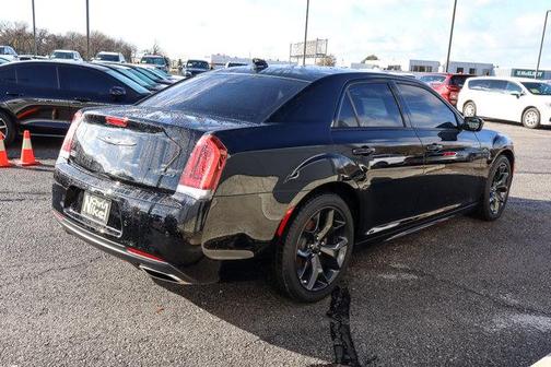 2023 Chrysler 300 Touring L