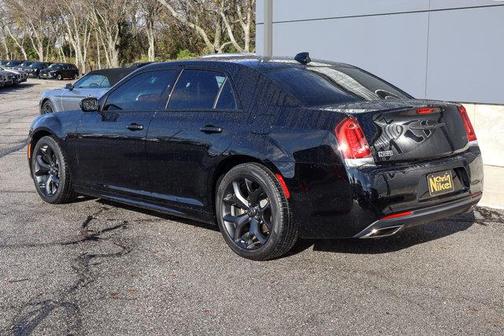 2023 Chrysler 300 Touring L