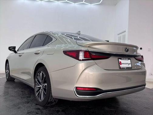 2023 Lexus ES 300h Base