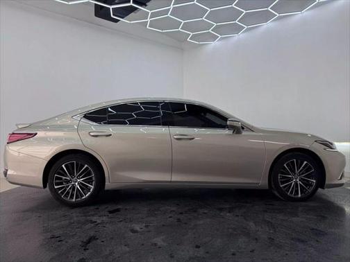 2023 Lexus ES 300h Base