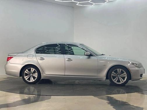 2009 BMW 528 528i Sedan 4D