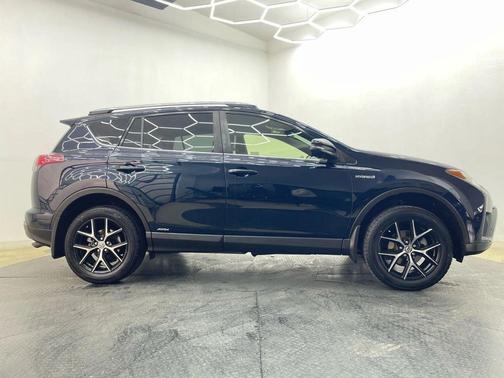 2017 Toyota RAV4 Hybrid SE