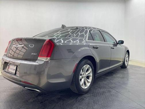 2016 Chrysler 300 Limited