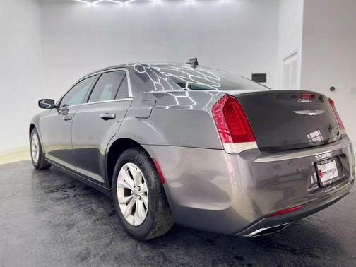 2016 Chrysler 300 Limited