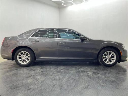 2016 Chrysler 300 Limited