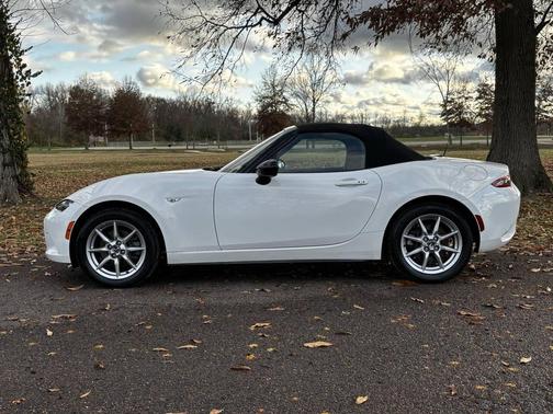 2016 Mazda MX-5 Miata Sport
