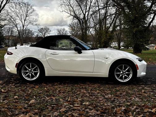 2016 Mazda MX-5 Miata Sport
