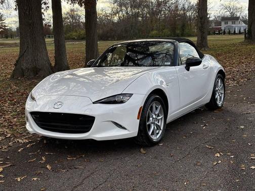 2016 Mazda MX-5 Miata Sport