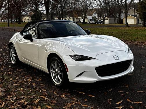 2016 Mazda MX-5 Miata Sport