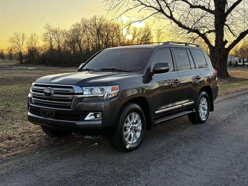 2018 Toyota Land Cruiser Base