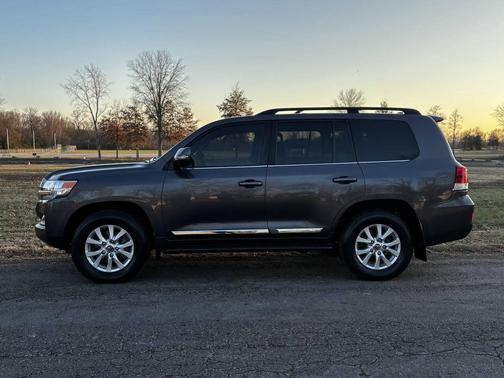 2018 Toyota Land Cruiser Base