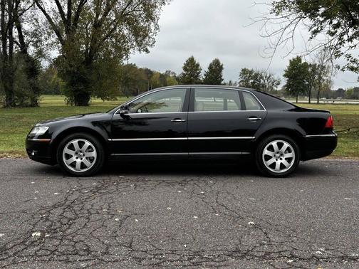 2004 Volkswagen Phaeton W12 AWD 4dr Sedan