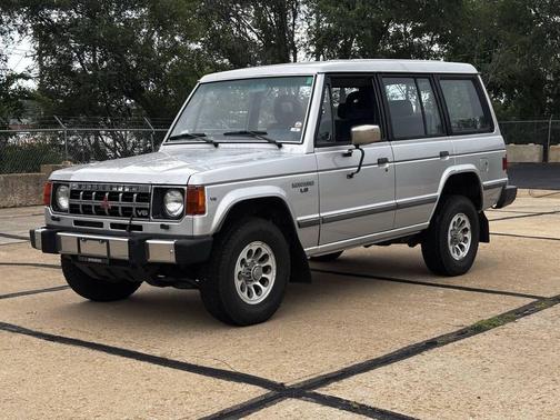 Silver 1991 Mitsubishi Montero RS 4dr 4WD SUV