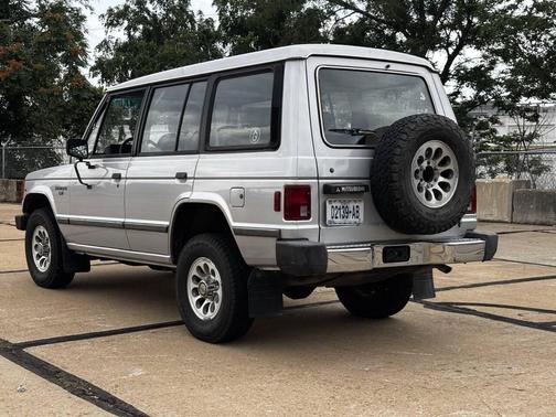 Silver 1991 Mitsubishi Montero RS 4dr 4WD SUV