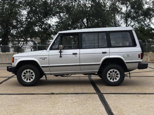 Silver 1991 Mitsubishi Montero RS 4dr 4WD SUV