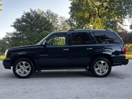 Blue 2005 Cadillac Escalade Base