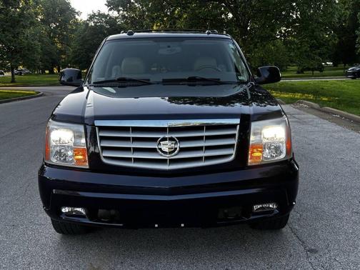 Blue 2005 Cadillac Escalade Base