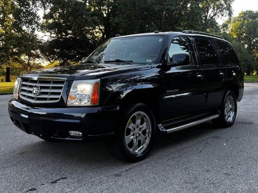 Blue 2005 Cadillac Escalade Base