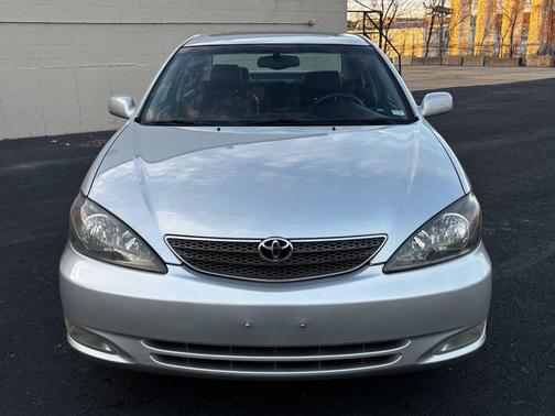 2004 Toyota Camry SE V6