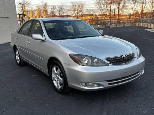 2004 Toyota Camry SE V6