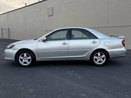 2004 Toyota Camry SE V6