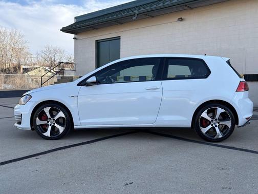 2015 Volkswagen Golf GTI 2.0T SE w/Performance Package 2-Door