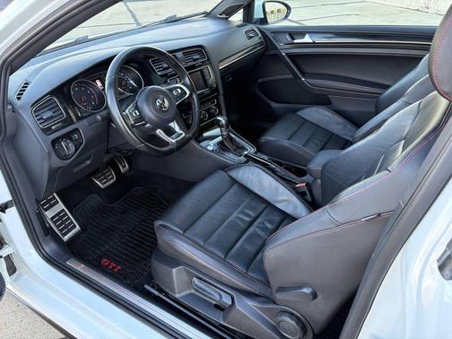 2015 Volkswagen Golf GTI 2.0T SE w/Performance Package 2-Door
