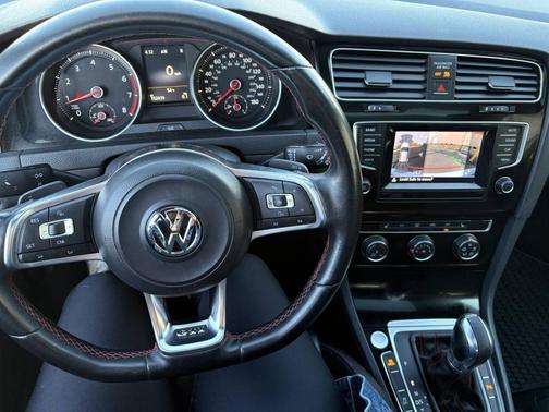 2015 Volkswagen Golf GTI 2.0T SE w/Performance Package 2-Door