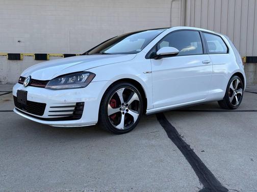 2015 Volkswagen Golf GTI 2.0T SE w/Performance Package 2-Door