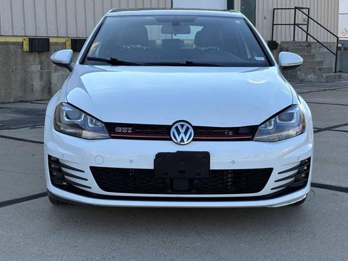 2015 Volkswagen Golf GTI 2.0T SE w/Performance Package 2-Door