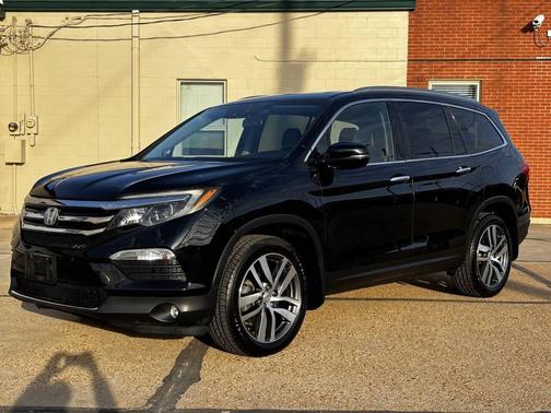Crystal Black Pearl 2018 Honda Pilot Touring