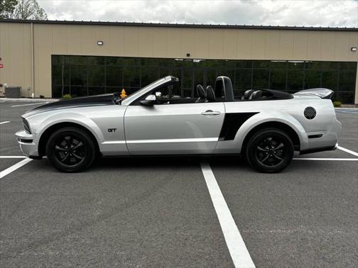 2005 Ford Mustang GT Premium