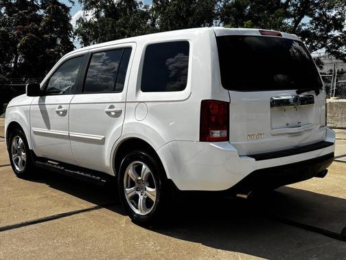 White 2015 Honda Pilot EX