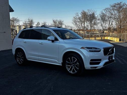2019 Volvo XC90 T6 Momentum