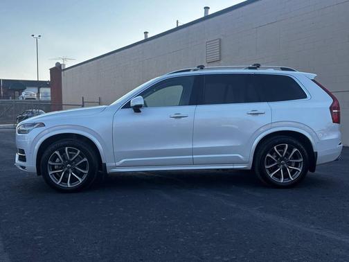 2019 Volvo XC90 T6 Momentum
