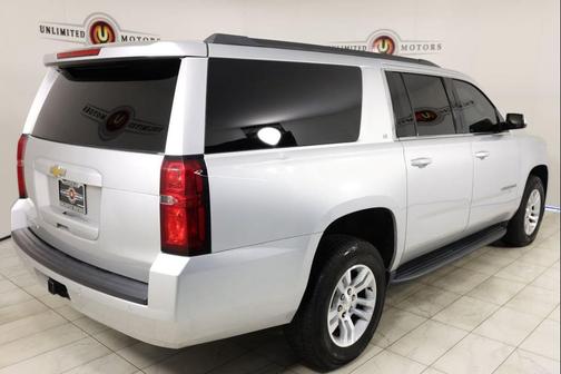Silver Ice Metallic 2019 Chevrolet Suburban LT