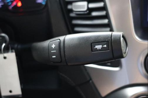 Silver Ice Metallic 2019 Chevrolet Suburban LT