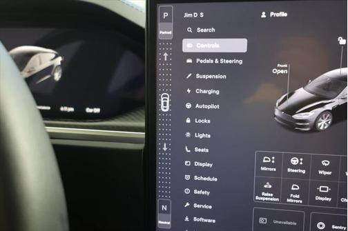 2023 Tesla Model S Plaid