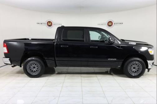 Diamond Black Crystal Pearlcoat 2023 RAM 1500 Big Horn/Lone Star